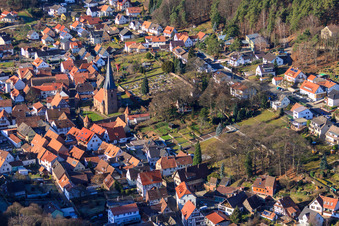 Vue aérienne de Église simultanée Saint-Martin à Dörrenbach dans le département Rhénanie-Palatinat, Allemagne