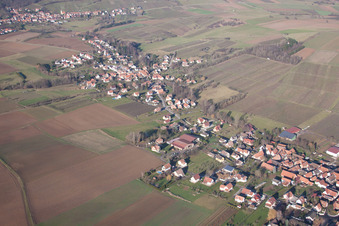 Steinseltz dans le département Bas Rhin, France d'un drone