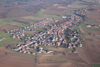 Niederlauterbach dans le département Bas Rhin, France d'un drone