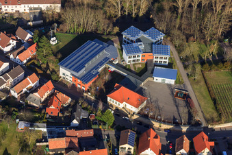 Vue aérienne de Gymnase et salle des fêtes Hördt, école primaire Hördt et garderie périscolaire Hördt à Hördt dans le département Rhénanie-Palatinat, Allemagne