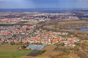 Vue aérienne de Vue de la ville depuis le sud à le quartier Sondernheim in Germersheim dans le département Rhénanie-Palatinat, Allemagne