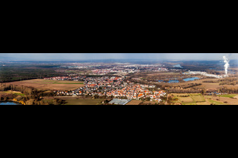 Vue aérienne de Panorama - Vue en perspective des rues et des maisons des quartiers résidentiels à le quartier Sondernheim in Germersheim dans le département Rhénanie-Palatinat, Allemagne