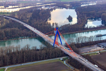 Vue aérienne de Chantier de rénovation des pylônes du pont autoroutier A61 sur le Rhin à Hockenheim dans le département Bade-Wurtemberg, Allemagne