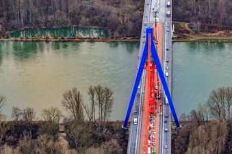 Vue aérienne de Chantier de rénovation des pylônes du pont autoroutier A61 sur le Rhin à Otterstadt dans le département Rhénanie-Palatinat, Allemagne