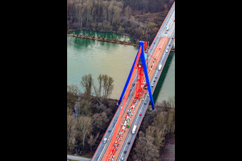 Vue aérienne de Chantier de rénovation des pylônes du pont autoroutier A61 sur le Rhin à Otterstadt dans le département Rhénanie-Palatinat, Allemagne