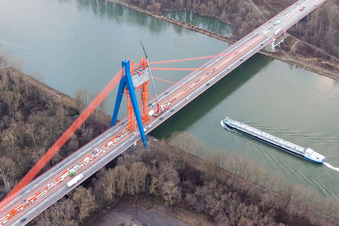 Vue aérienne de Chantier de rénovation des pylônes du pont autoroutier A61 sur le Rhin à Hockenheim dans le département Bade-Wurtemberg, Allemagne