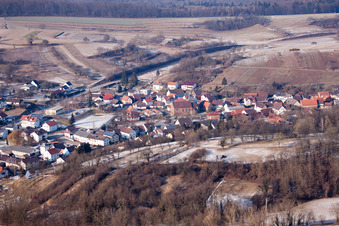 Vue aérienne de Saint Luc à le quartier Neuenbürg in Kraichtal dans le département Bade-Wurtemberg, Allemagne