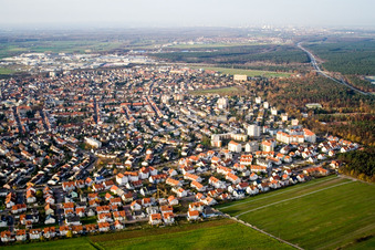 Vue aérienne de Ville du sud à Hockenheim dans le département Bade-Wurtemberg, Allemagne