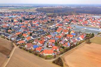 Vue aérienne de Vue du village depuis le sud à Kuhardt dans le département Rhénanie-Palatinat, Allemagne