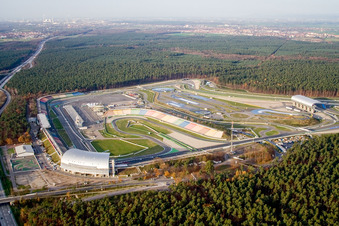 Vue aérienne de Piste de course du circuit Hockenheimring dans le Bade-Wurtemberg à Hockenheim dans le département Bade-Wurtemberg, Allemagne