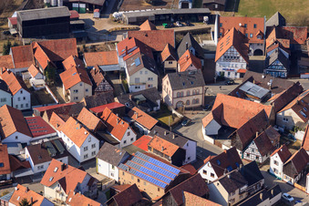 Vue aérienne de Mairie de la communauté locale à Neupotz dans le département Rhénanie-Palatinat, Allemagne