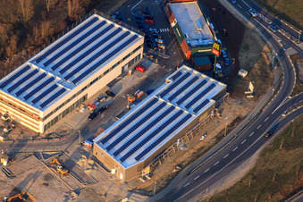 Centre Maximilien II avec chantier de construction pour DM et Sport Fink à le quartier Maximiliansau in Wörth am Rhein dans le département Rhénanie-Palatinat, Allemagne d'en haut