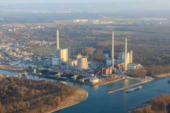 Vue aérienne de Nouveau bâtiment à la centrale à vapeur du port du Rhin de l'ENBW à le quartier Daxlanden in Karlsruhe dans le département Bade-Wurtemberg, Allemagne