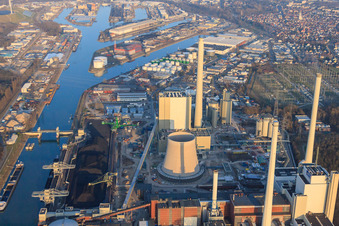 Nouveau bâtiment à la centrale à vapeur du port du Rhin de l'ENBW à le quartier Daxlanden in Karlsruhe dans le département Bade-Wurtemberg, Allemagne du point de vue du drone