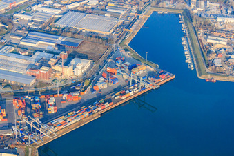 Port Germersheim à Germersheim dans le département Rhénanie-Palatinat, Allemagne depuis l'avion