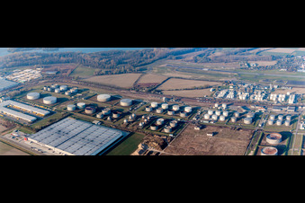 Vue aérienne de Huile minérale - Parc de réservoirs de haut niveau Tanquid à l'aéroport à Speyer dans le département Rhénanie-Palatinat, Allemagne