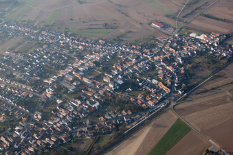 Vue aérienne de Rue Viehtrift à le quartier Heiligenstein in Römerberg dans le département Rhénanie-Palatinat, Allemagne