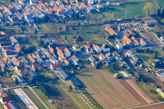 Photographie aérienne de Neustadter Straße à Lingenfeld dans le département Rhénanie-Palatinat, Allemagne