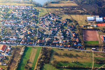 Vue aérienne de Sur la lande à Lingenfeld dans le département Rhénanie-Palatinat, Allemagne