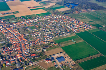 Vue aérienne de Vue du dortoir depuis l'est à Ottersheim bei Landau dans le département Rhénanie-Palatinat, Allemagne