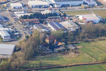 Vue aérienne de Bartelsmühle à le quartier Minderslachen in Kandel dans le département Rhénanie-Palatinat, Allemagne