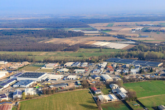 Vue d'oiseau de Zone industrielle de Horst à le quartier Minderslachen in Kandel dans le département Rhénanie-Palatinat, Allemagne