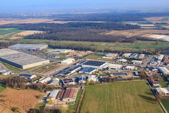 Vue aérienne de Zufall Logsistcs dans le parc industriel de Horst à le quartier Minderslachen in Kandel dans le département Rhénanie-Palatinat, Allemagne