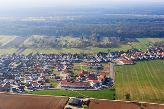 Vue aérienne de Sur le sentier élevé du nord à Kandel dans le département Rhénanie-Palatinat, Allemagne
