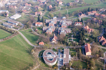 Terrain de la clinique du Centre psychiatrique de Bade-du-Nord à le quartier Altwiesloch in Wiesloch dans le département Bade-Wurtemberg, Allemagne vue d'en haut