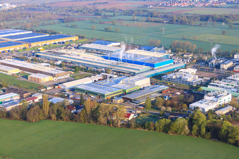 Vue aérienne de Zone industrielle de LANDAU OST avec RONAL GmbH à Landau in der Pfalz dans le département Rhénanie-Palatinat, Allemagne