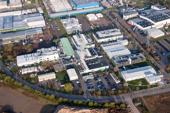 Vue aérienne de Parc industriel et commercial Landau Est (APL Automobil-Prüftechnik Landau GmbH) à Landau in der Pfalz dans le département Rhénanie-Palatinat, Allemagne