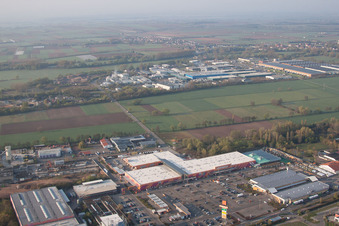 Vue aérienne de Bornheim, zone industrielle à Landau in der Pfalz dans le département Rhénanie-Palatinat, Allemagne