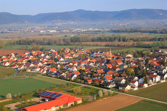 Vue aérienne de Village du sud-est à Großfischlingen dans le département Rhénanie-Palatinat, Allemagne