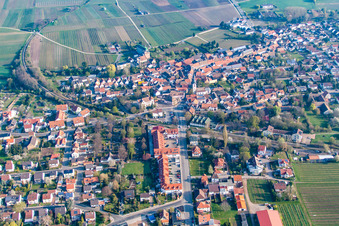 Vue aérienne de Du sud à le quartier Jerusalemsberg in Kirchheim an der Weinstraße dans le département Rhénanie-Palatinat, Allemagne