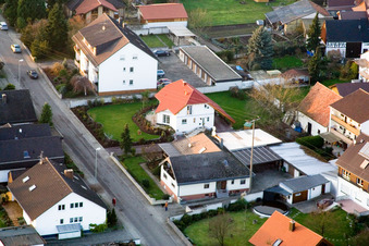 Dans le jardin tranquille à Minfeld dans le département Rhénanie-Palatinat, Allemagne hors des airs