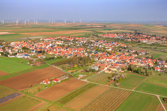 Vue aérienne de Vue de la ville depuis le sud-est à Ober-Flörsheim dans le département Rhénanie-Palatinat, Allemagne
