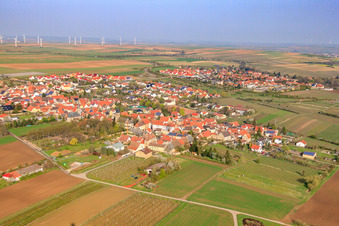 Vue aérienne de Vue de la ville depuis le sud-est à Ober-Flörsheim dans le département Rhénanie-Palatinat, Allemagne