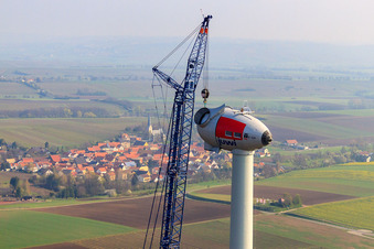 Chantier de construction d'éoliennes à Gabsheim dans le département Rhénanie-Palatinat, Allemagne hors des airs
