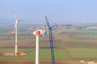 Chantier de construction d'éoliennes à Gabsheim dans le département Rhénanie-Palatinat, Allemagne vue d'en haut