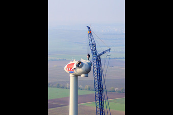 Vue d'oiseau de Chantier de construction d'éoliennes à Gabsheim dans le département Rhénanie-Palatinat, Allemagne