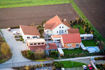 Vue aérienne de Karlshöhlchen à Freckenfeld dans le département Rhénanie-Palatinat, Allemagne