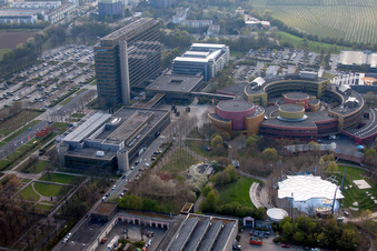 ZDF à le quartier Lerchenberg in Mainz dans le département Rhénanie-Palatinat, Allemagne du point de vue du drone