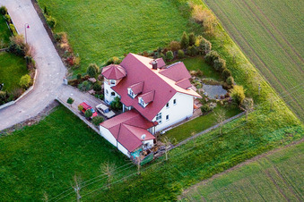 Vue aérienne de À Brennhofen à Freckenfeld dans le département Rhénanie-Palatinat, Allemagne