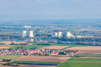 Vue aérienne de Centrale nucléaire (hors service) à le quartier Wattenheim in Biblis dans le département Hesse, Allemagne