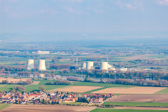 Vue aérienne de Centrale nucléaire (hors service) à le quartier Wattenheim in Biblis dans le département Hesse, Allemagne
