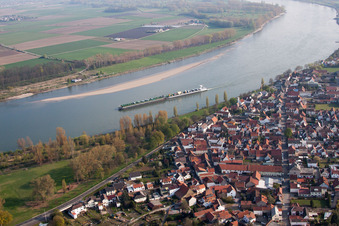 Quartier Rheindürkheim in Worms dans le département Rhénanie-Palatinat, Allemagne depuis l'avion