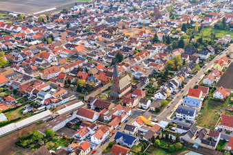 Vue aérienne de Église du Christ Maxdorf à Maxdorf dans le département Rhénanie-Palatinat, Allemagne