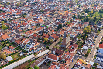 Vue oblique de Église du Christ Maxdorf à Maxdorf dans le département Rhénanie-Palatinat, Allemagne