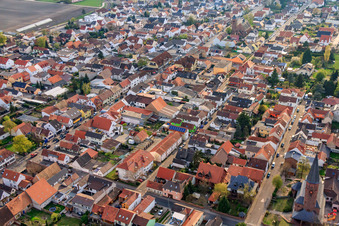 Vue aérienne de Neustr à Maxdorf dans le département Rhénanie-Palatinat, Allemagne