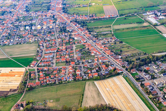 Vue oblique de Rennbahnstr à Haßloch dans le département Rhénanie-Palatinat, Allemagne